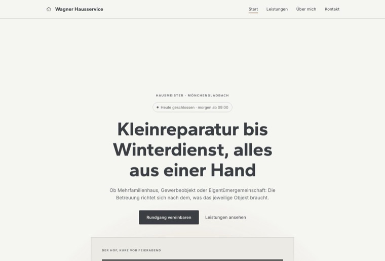 Design haus-dienst: Off-White, Werkgrau, Kupfer-Akzent mit beleuchteten Fenstern im Hero