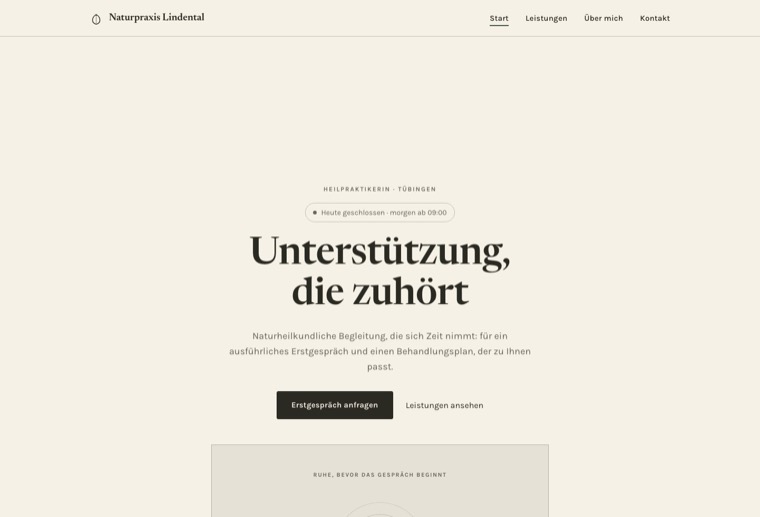 Design praxis-zeit: Pergament, Tiefsalbei, Atem-Puls im Hero