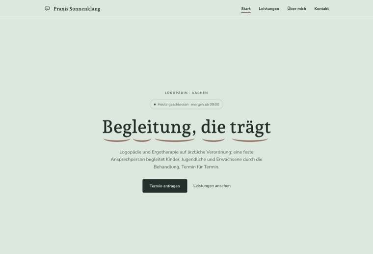 Design sprach-raum: Salbei, warmes Koralle, Silben-Bögen im Hero