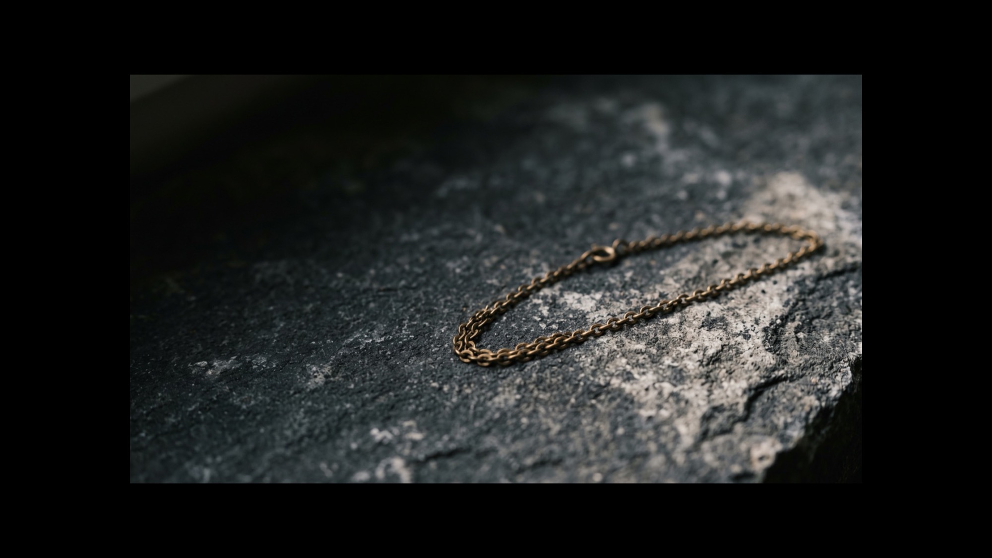 Kette Terra aus mattem Messing